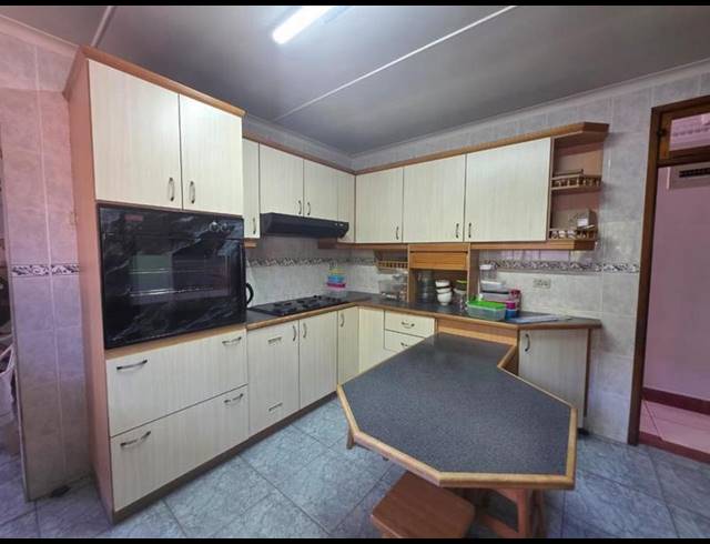 7 BEDROOM HOUSE FOR SALE IN DUFF'S ROAD